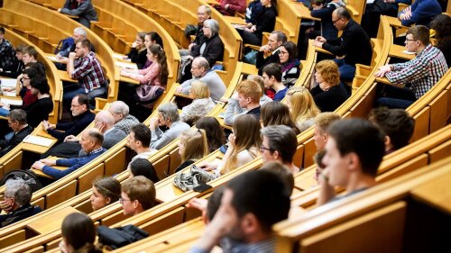 Tag der Physik, Blick in den gro&szlig;en H&ouml;rsaal am Max-Wien-Platz 1.