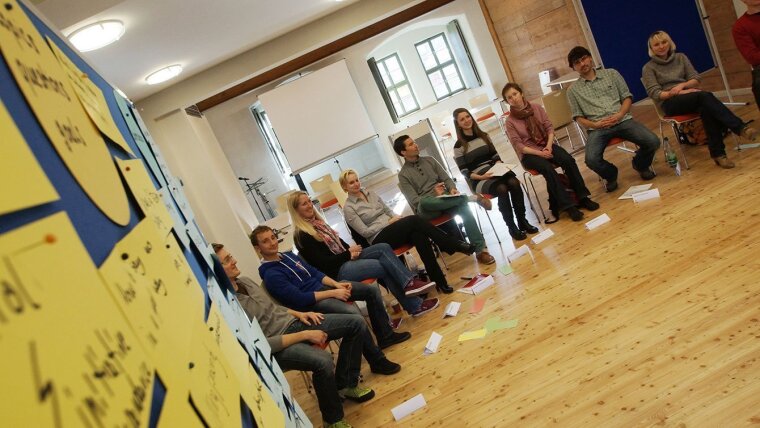 Teilnehmerinnen und Teilnehmer bei einem Workshop der Graduierten-Akademie