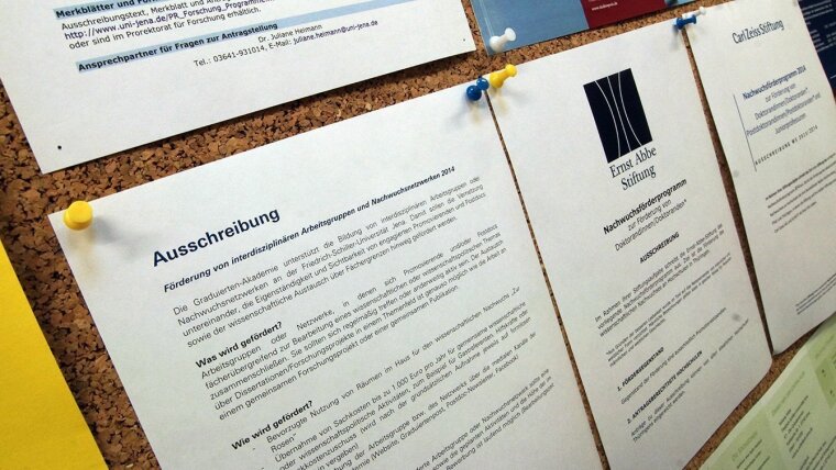 Pinnwand mit Ausschreibungen