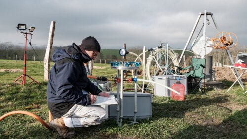 Grundwasser-Probennahme im Hainich Critical Zone Exploratory.