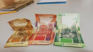 The banknotes in South Africa bear the same motive on one of their two sides: a portrait of Nelson Mandela.