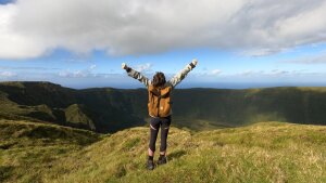 Hier sieht man den atemberaubenden Krater der Caldeira, welcher sich auf der Insel Faial befindet.