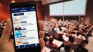 Smartphone im Hörsaal der Uni Jena