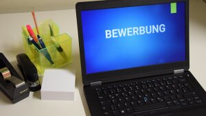 Start der Bewerbung am Laptop