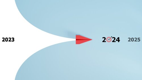 Ein roter Papierflieger fliegt von der Jahreszahl 2023 zur 2024 und zieht dabei die blaue Hintergrundfarbe zu einer Spitze.