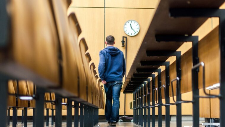 Student im Hörsaal