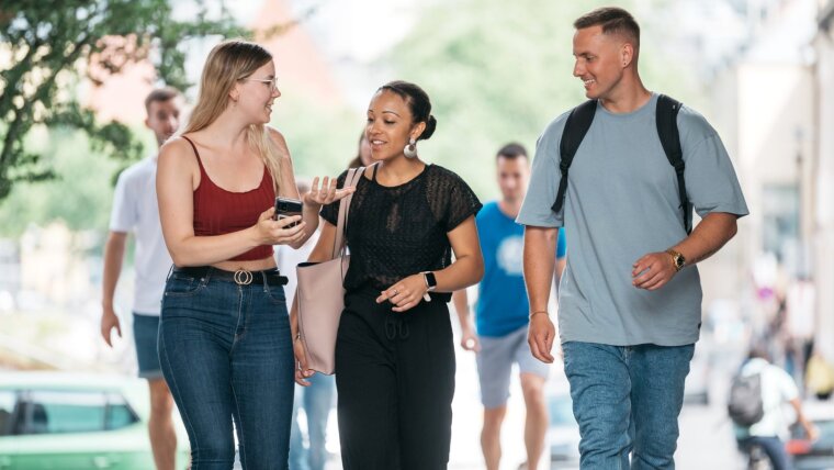 Students on the way to campus