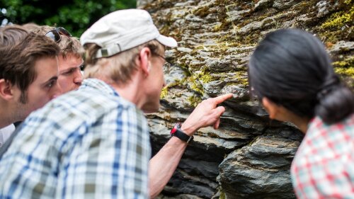 Studierende beim geologischen Geländepraktikum