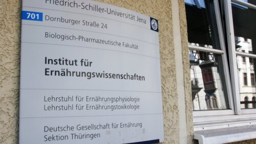 Info-Schild vor dem Institut