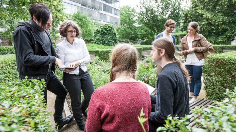 Studierende im Fromannschen Anwesen