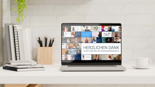 Laptop mit einem Standbild des DANKE-Videos vom Deutschlandstipendium