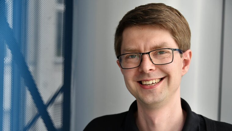 Prof. Dr. Viktor Leis