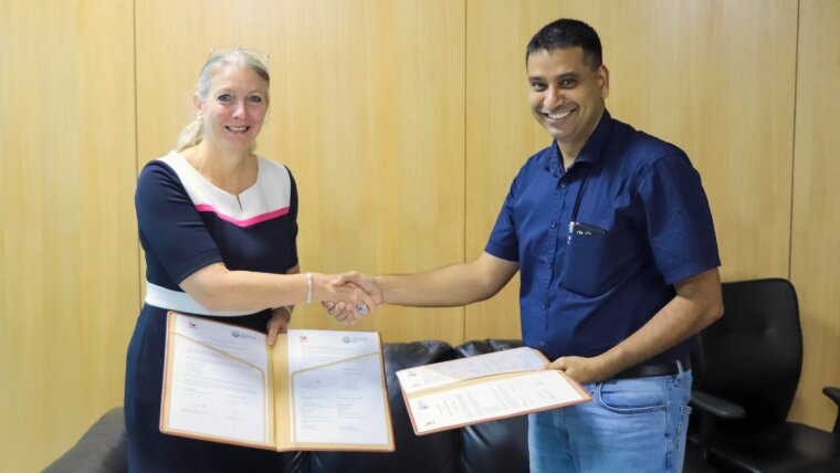 Prof. Harinath Chakrapani and Dr Claudia Hillinger signed the agreement.