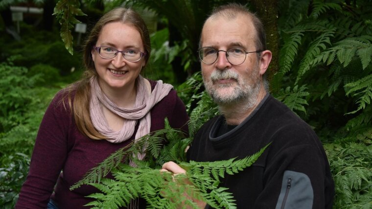 Prof. Günter Theißen and Dr Lydia Gramzow of the Matthias Schleiden Institute.