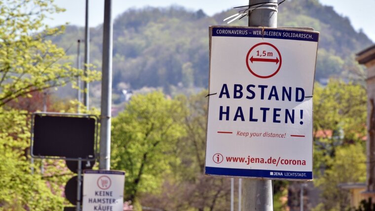 Plakate in Jena im März 2020.