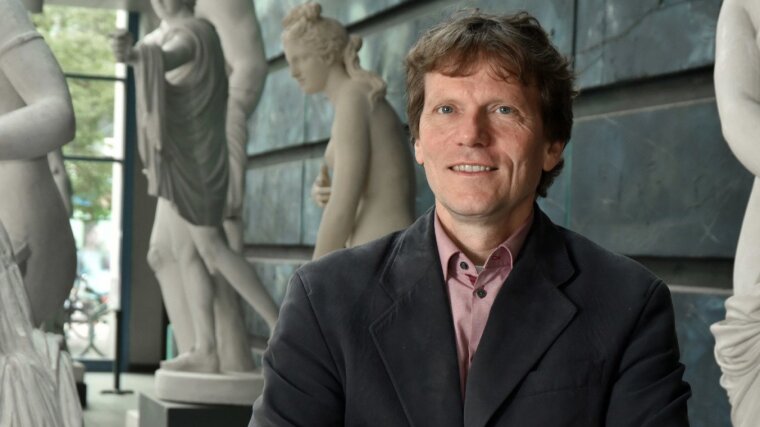Hartmut Rosa is Professor of General and Theoretical Sociology at the University of Jena