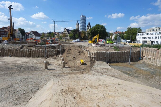 Auf der Baustelle am Inselplatz haben die Arbeiten schon Fahrt aufgenommen.