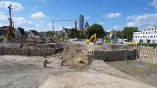 Platzhalterbild — Auf der Baustelle am Inselplatz haben die Arbeiten Fahrt aufgenommen.