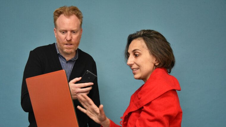 Luisa Conti (r.) und Fergal Lenehan koordinieren den neuen Forschungsverbund.