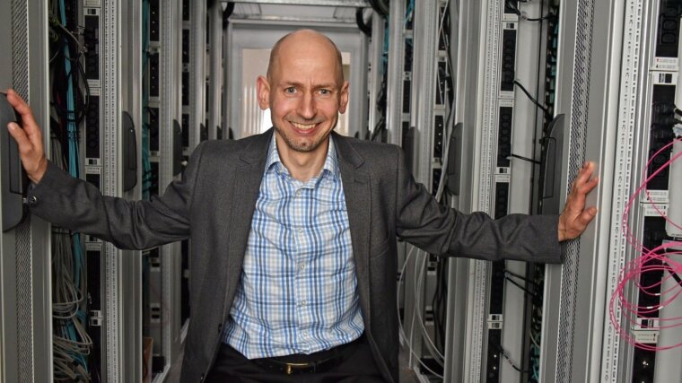 Der Direktor des Universitätsrechenzentrums Dr. Olaf Schneider.