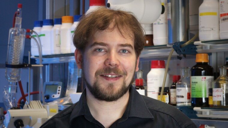 Prof. Dr. Felix Schacher wird von der Gesellschaft Deutscher Chemiker ausgezeichnet.