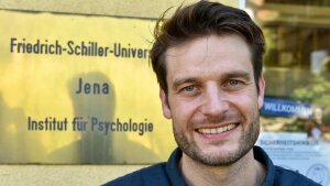 Prof. Tobias Koch forscht und lehrt an der Universität Jena