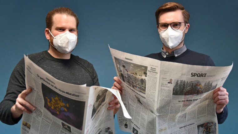 Fabian Könings (l.) und Patrick Bareinz ermitteln den Einfluss von Framing auf die Meinungsbildung.
