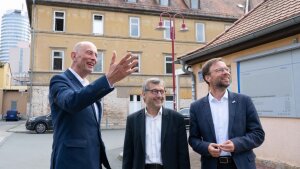 Tiefensee, Rosenthal und Nitzsche (v.l.) auf dem Bachstraßen-Areal, das Wissenschaftscampus wird.