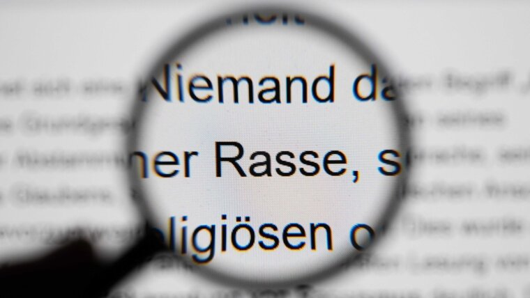 Der Begriff Rasse steht im Grundgesetz; sein Einsatz in der (Hoch)Schule muss diskutiert werden.