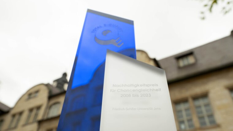 Die Universität Jena wird für ihren nachhaltigen Einsatz für Chancengerechtigkeit ausgezeichnet.