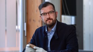 Der neue Professor für Altorientalistik, Johannes Hackl.