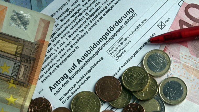 Damit Anträge und Formulare rascher digital vorliegen, will ein neues Projekt KI einsetzen.
