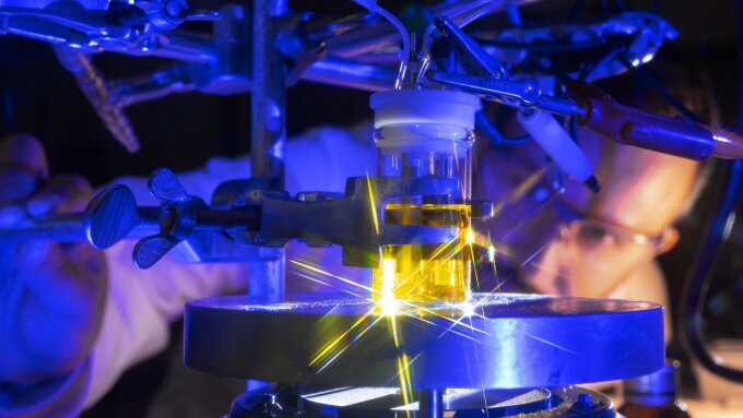 Untersuchung der elektrokatalytischen Wasserstoffbildung mit einem biomimetischen Modellkomplex. Ein Beispiel für Forschungen, wie sie im SFB/TRR „CataLight“ durchgeführt werden, um grünen Wasserstoff nach dem Vorbild der Natur herzustellen.