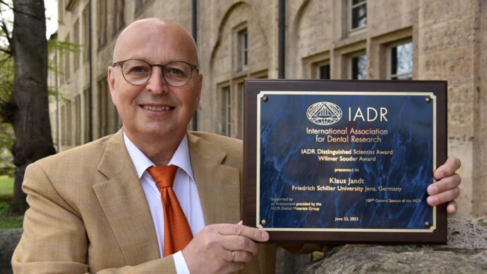 Prof. Jandt mit dem internationalen IADR-Preis.