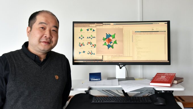 Dr. Zhiwen Pan is first author of the current publication, within the Jena materials researchers present a method that allows the search for correlated dependencies in the material composition during glass fabrication to become significantly faster and efficient in the future.