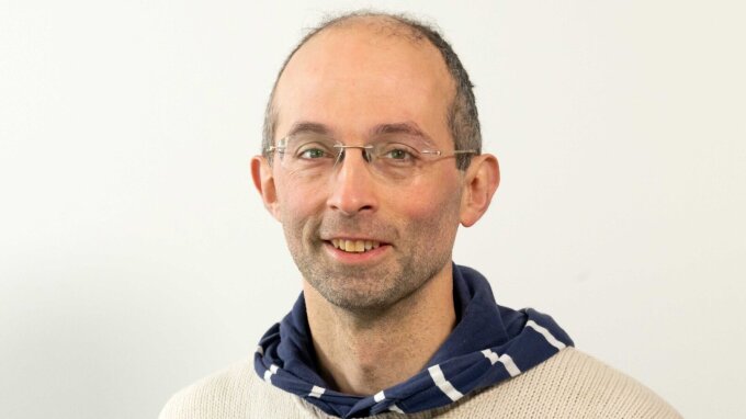 Prof. Dr. Bas E. Dutilh ist Experte für die Modellierung des mikrobiellen Gleichgewichts.