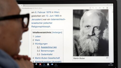 Eine Homepage mit dem Bildnis Martin Bubers.