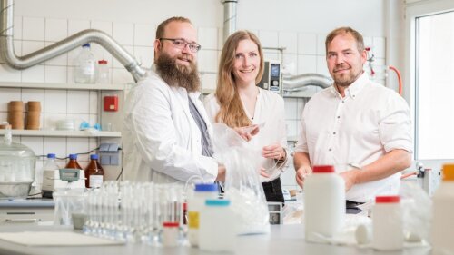 Das Gründungsteam der Polytives GmbH (v. l.): Oliver Eckardt, Viktoria Rothleitner und Prof. Dr. Felix Schacher.