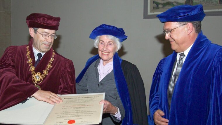Am 14. Juni 2005 erhielt Hildegard Hamm-Brücher die Ehrendoktorwürde.