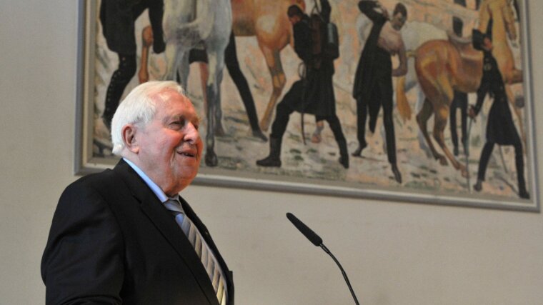 Bernhard Vogel wurde am 10. Juli 2013 mit der Ehrenbürgerwürde der Universität Jena geehrt.