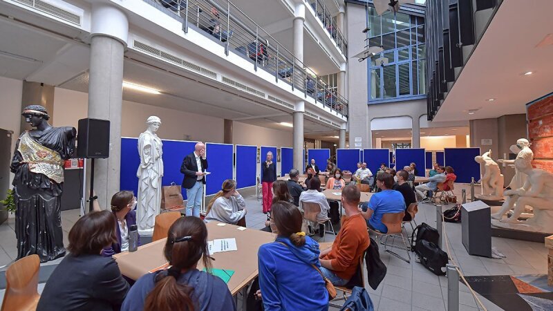 placeholder image — University members discuss ideas for more sustainability at the University of Jena in the Working Group Teaching.