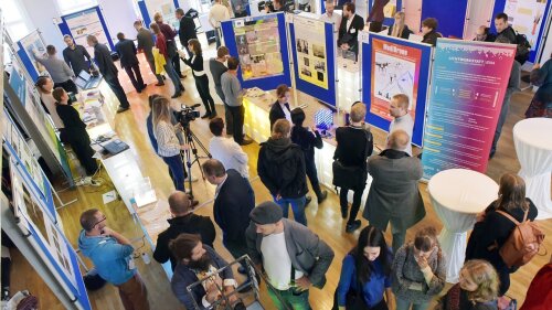 Visitors and poster exhibition at the Jena Founder and Innovation Day