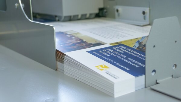 Flyer vor der Falzung