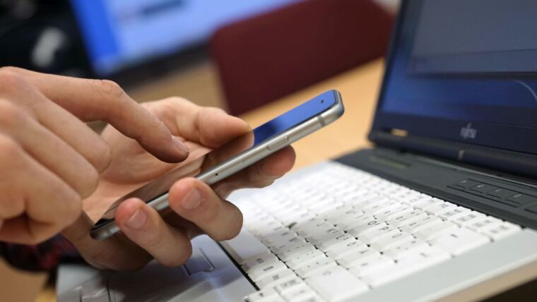 Endgeräte - Smartphone und Notebook