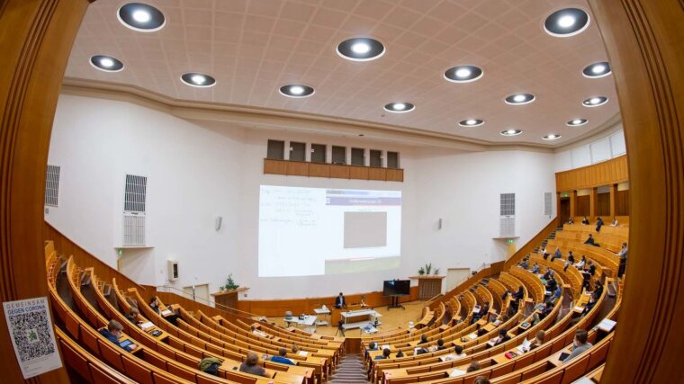 Glimpse of a lecture theatre using photographic effects