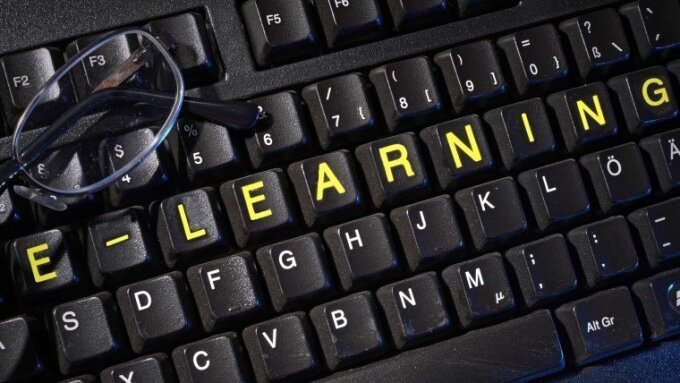"Deutsch lehren lernen" kombiniert ein breites E-Learning-Angebot mit klassischem Unterricht.